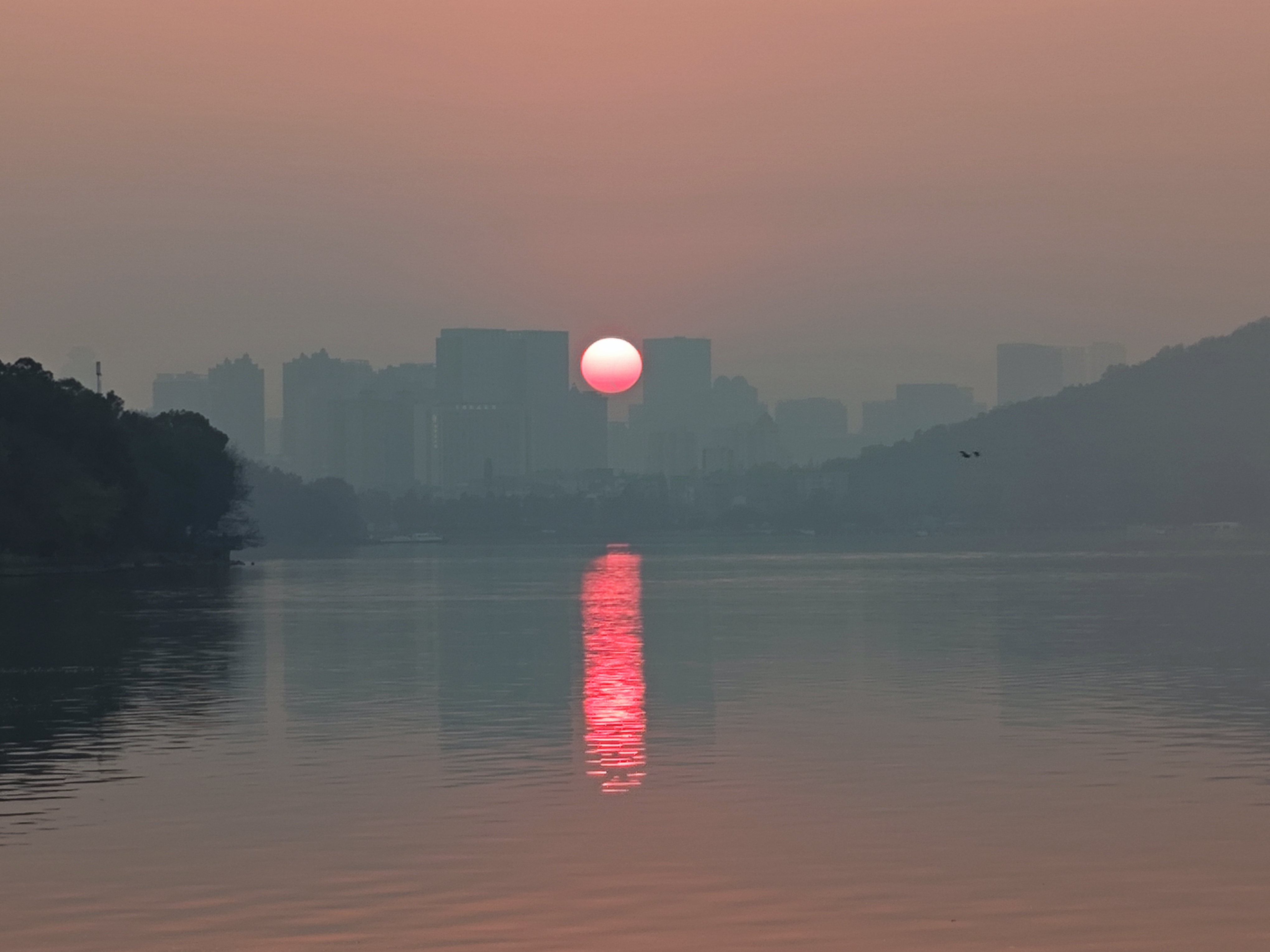 2024年最后一场日落-武汉东湖磨山