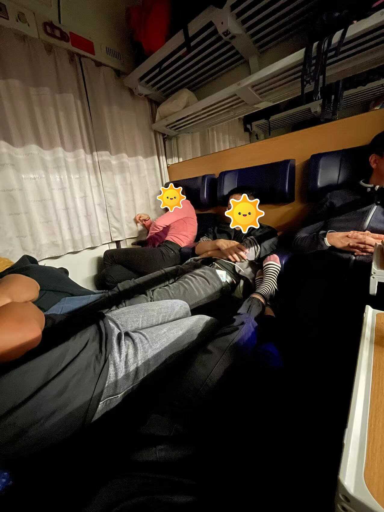 夜火车包厢-被老外包围😌