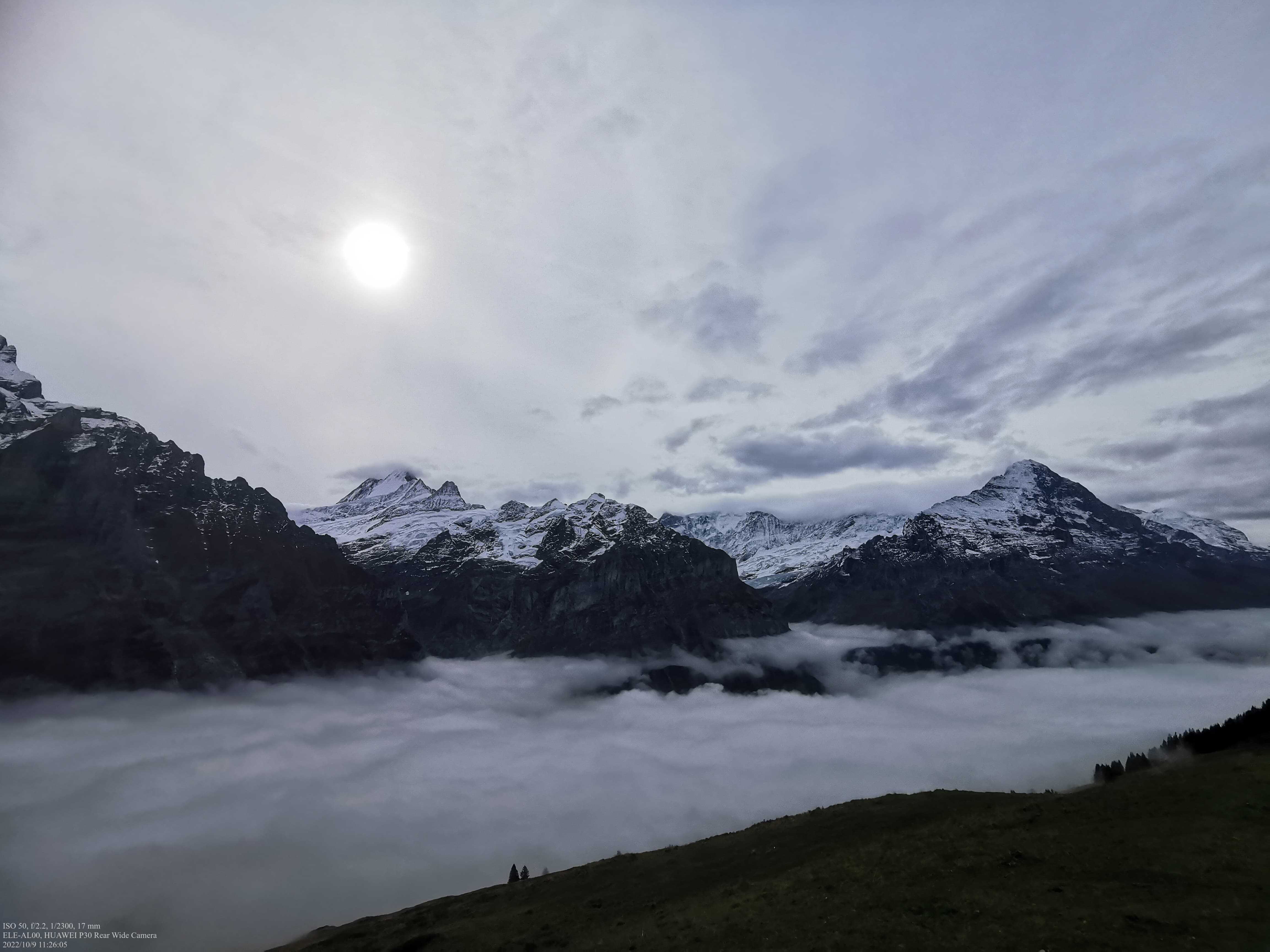 雪山&云海&太阳,摄于First峰,瑞士