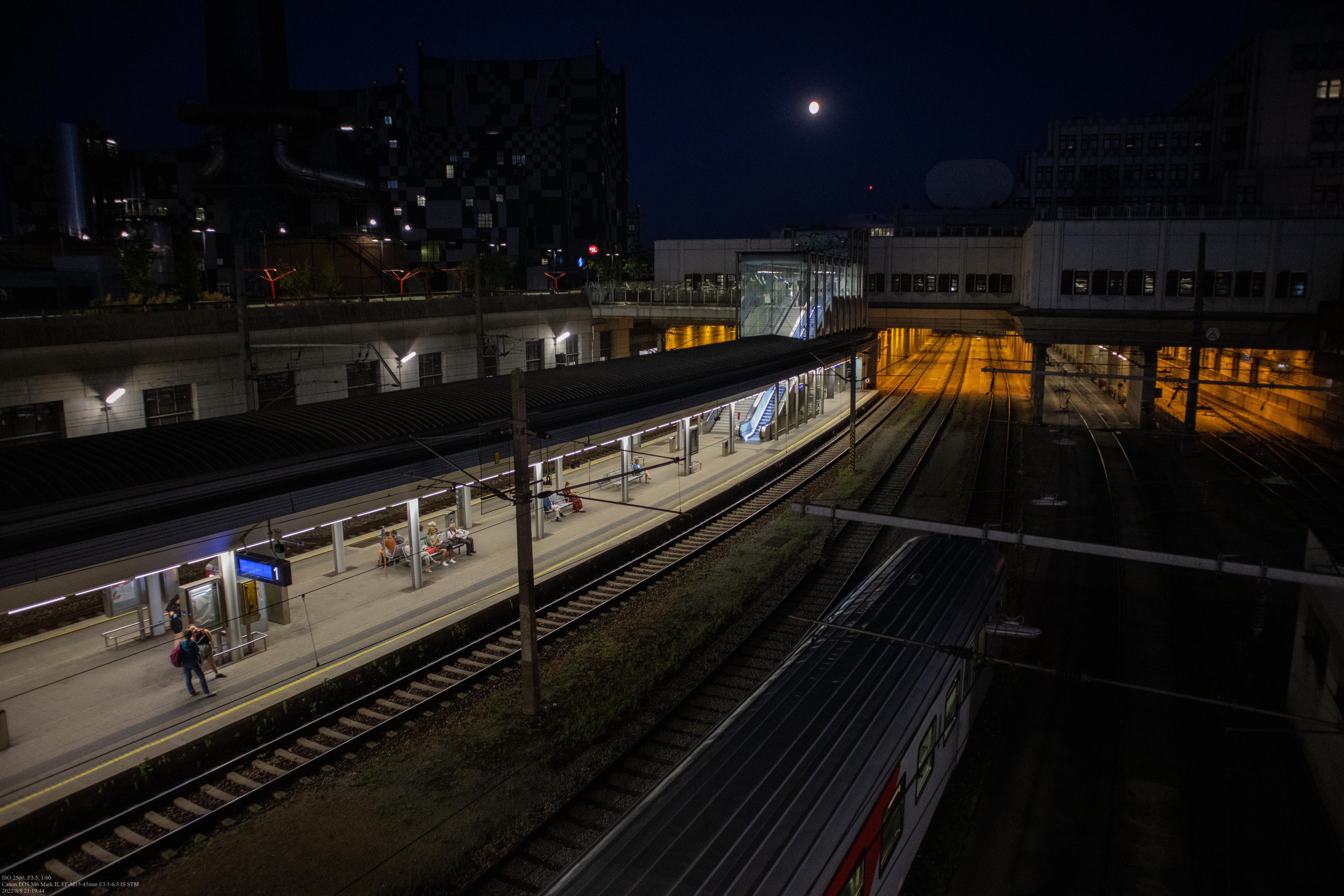 U4站台及线路——摄于Spittelau站