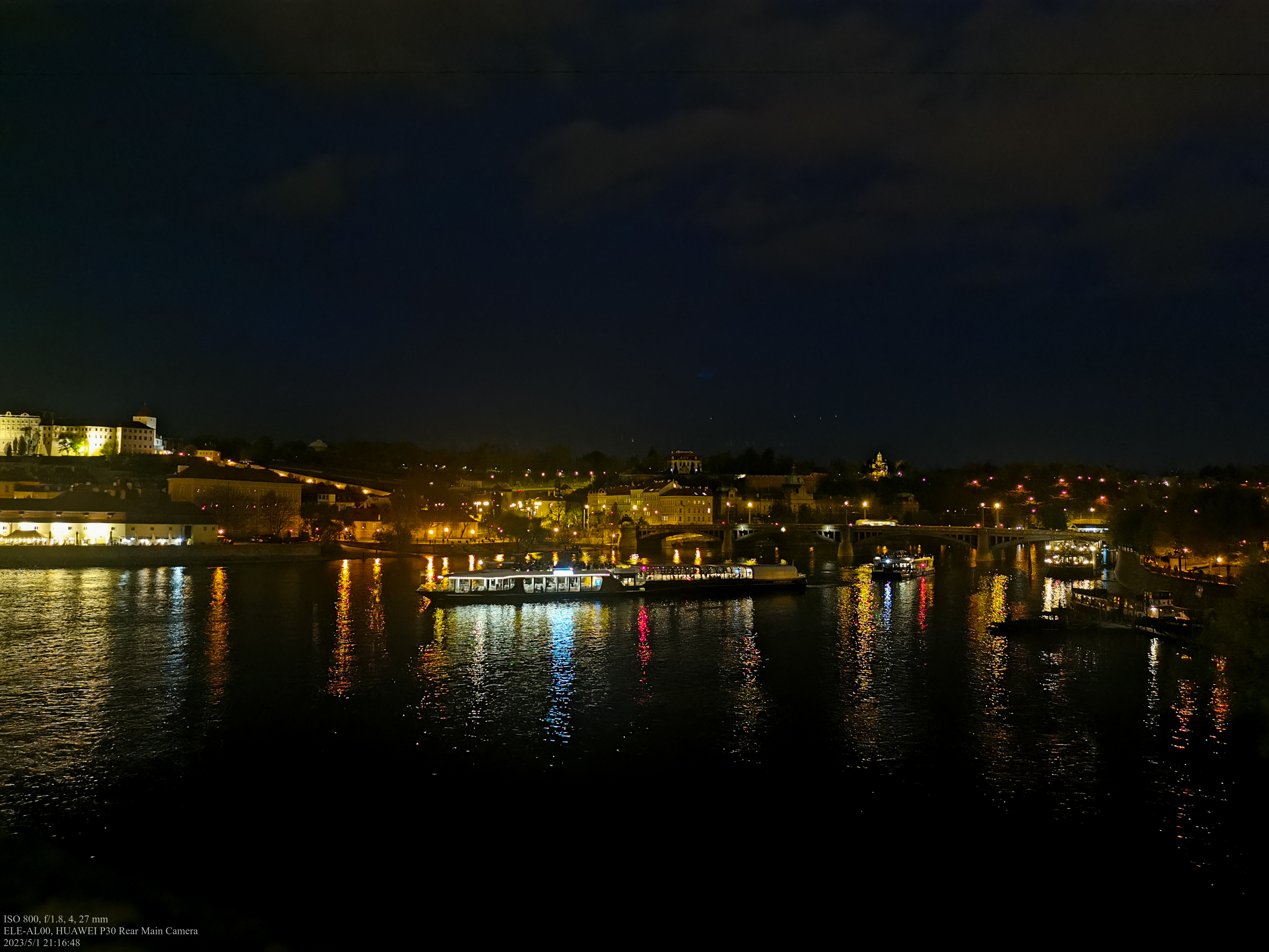 布拉格-Vltava-夜景，和布拉格还是不能比